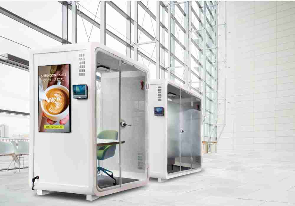 尊龙集团子公司达擎之智慧行动办公舱，，，采用PDLC智能调光玻璃设计，，透过通电与断电的电流切换，，呈现透明与雾面效果，，，，具节能降耗特性并兼顾隐私，，确保信息安全