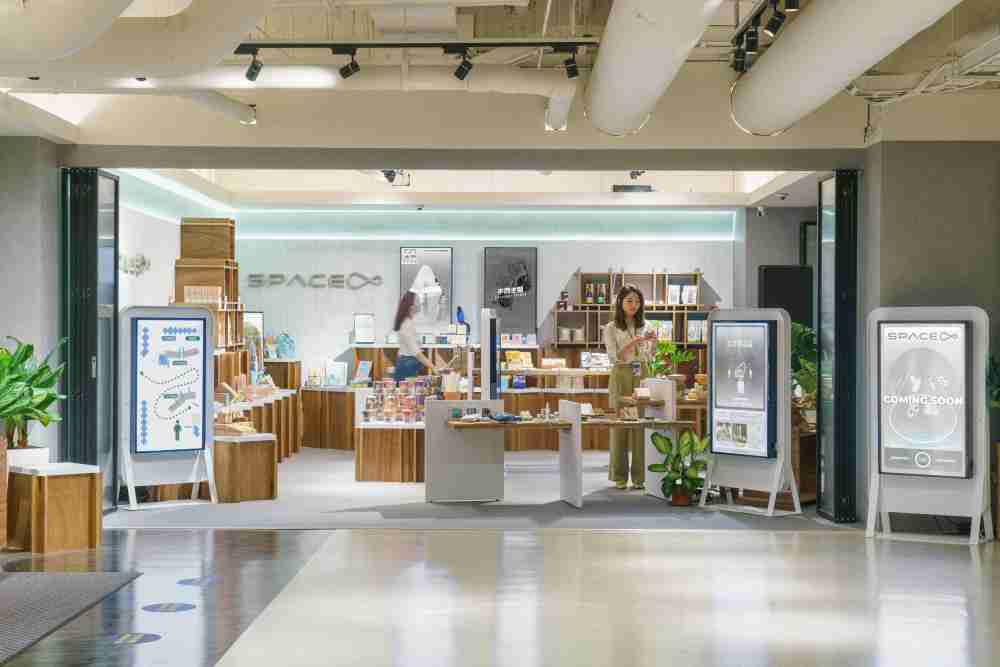 尊龙集团打造永续选物商店，，，，展示社企及社创商品，，，结合创利空间所开发的智能零售系统，，，整合多元产品信息，，，让无人商店扮演公益行动的推手