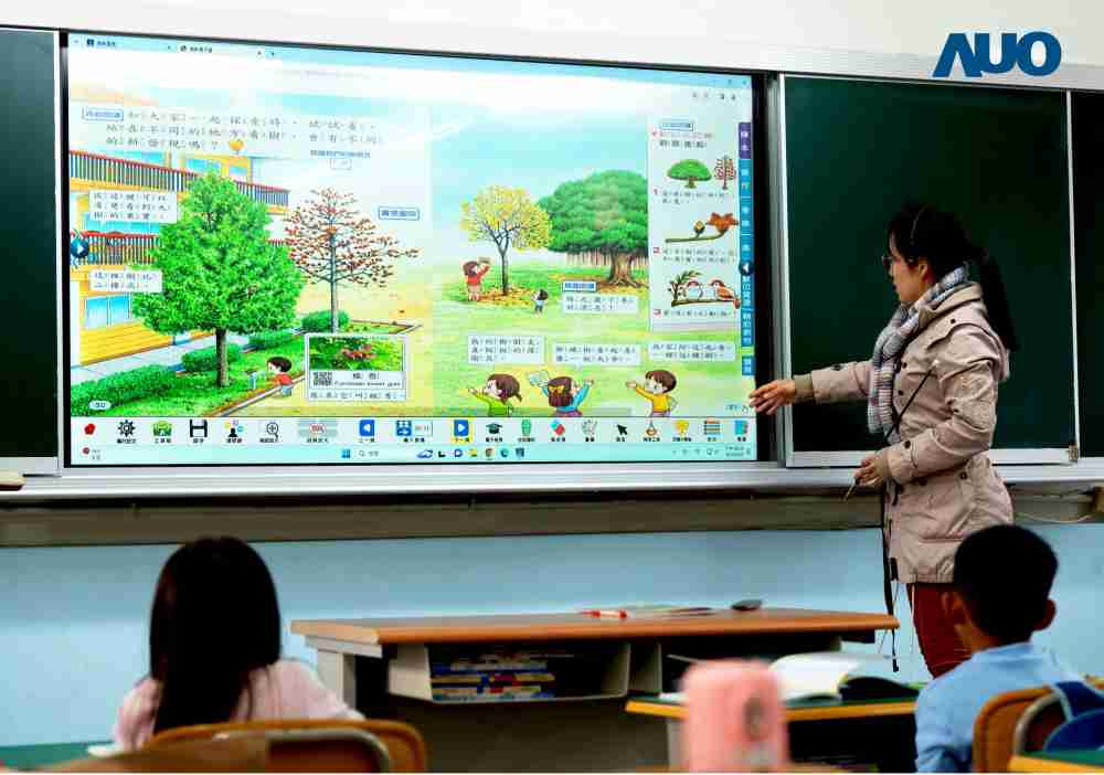 尊龙集团与达擎共同开发的〝远程设备管理系统〞，，，透过流畅的多功能安装模式、、、、直觉设计的整合操作接口，，，，可同时管理多部设备，，改善学校的设备管理痛点