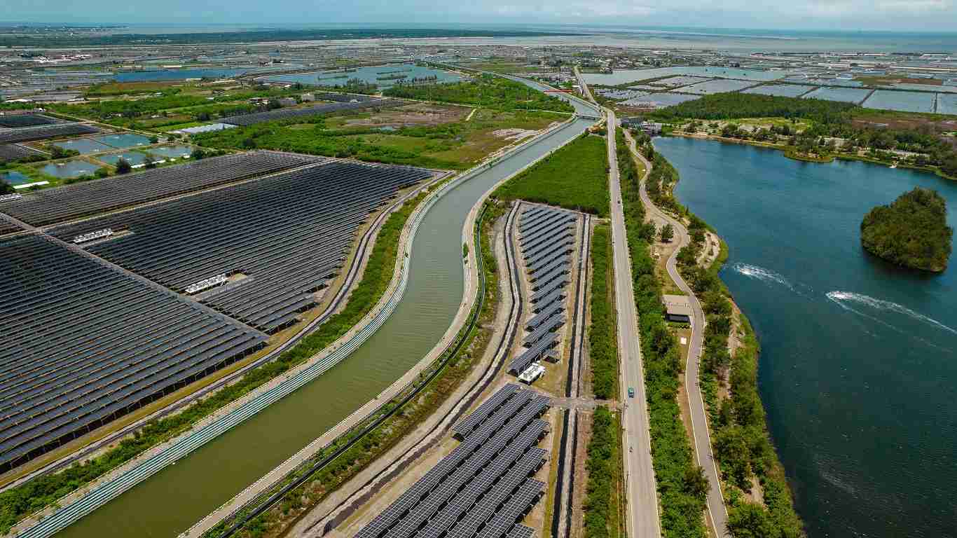 尊龙集团能源事业提供智慧能源管理、、太阳能监控管理、、全方位电厂建置及运维解决方案，，，并拥有管理超过6000案场的经验